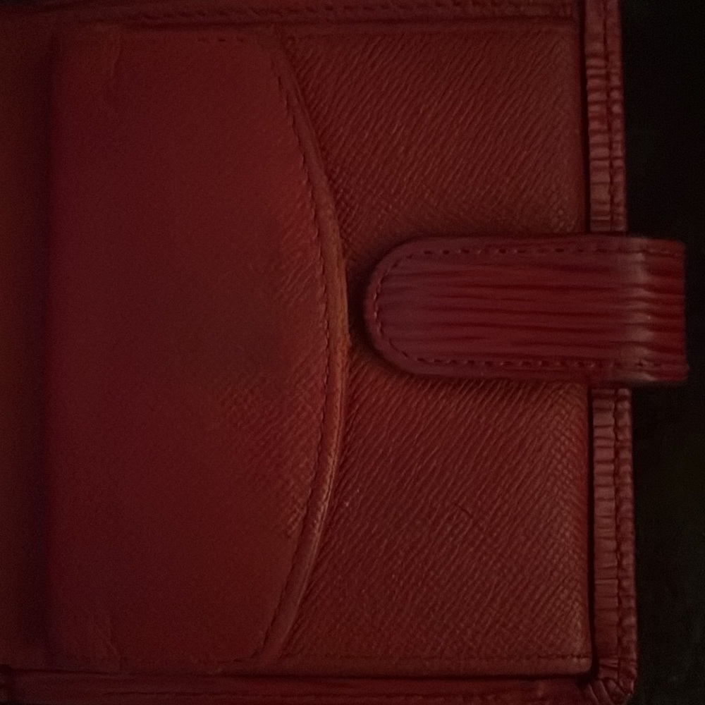 💯 Authentic Red LV Epi Wallet​ - Picture 5 of 10